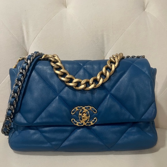 CHANEL Blue Flap 19 Quilted Lambskin Bag with Gold Hardware - Picture 12 of 13